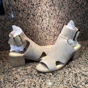 Stylish Beige Open-Toe Women's Sandals by Sole Society Size 6